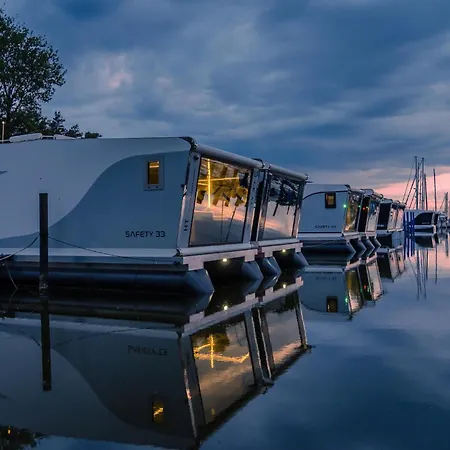 Hausboot Relax Botel 4*