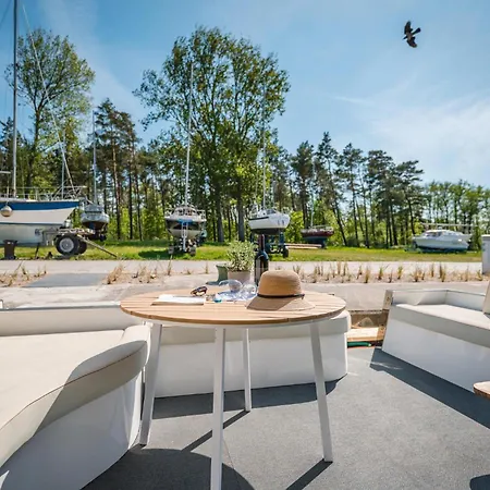 Hausboot Relax 4* Sagard