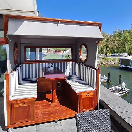 Botel Hausboot Relax